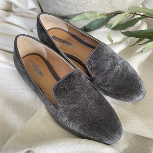 SOLD… Tahari Crushed Velvet Charcoal Jacquard Loafers Slip-On Flats Women’s Size